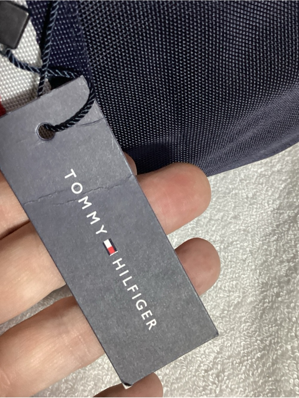 Tommy Hilfiger Navy Blue Nylon Unisex Duffle Bag NEW Travel Weekender - Picture 5 of 8